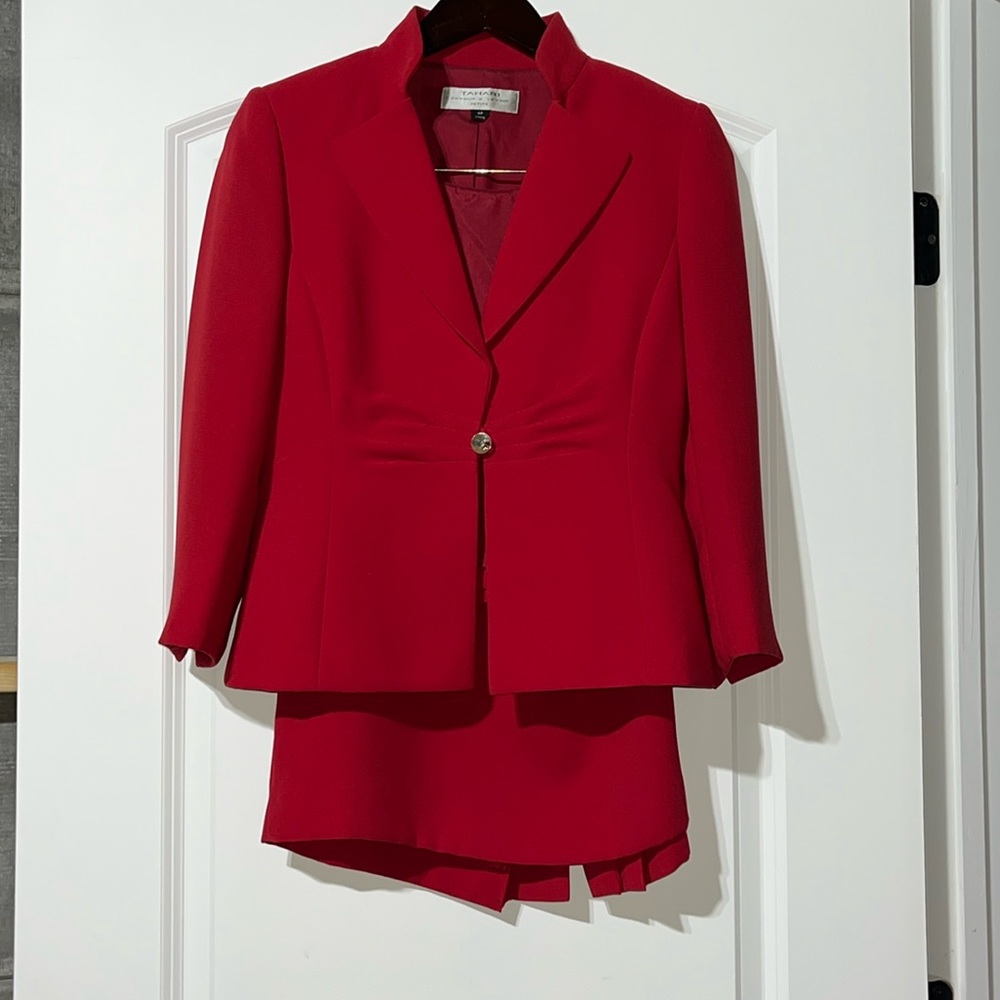 TAHARI 3-piece women’s red skirt suit set | Arthur S. Levine | Size 4 Petite